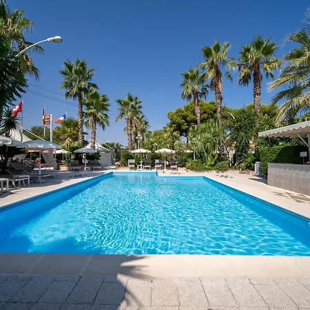 Ξενοδοχείο Hotel Villa 4*