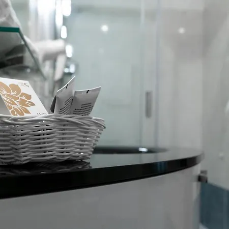 Ξενοδοχείο Hotel Villa 4*