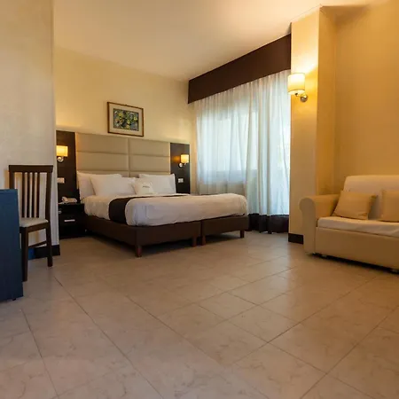 מלון Hotel Villa 4*