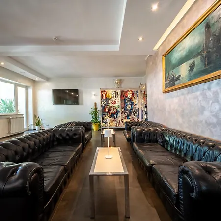 Hotel Villa מלון 4*