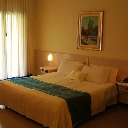 Hotel Villa מלון 4*