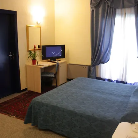 Ξενοδοχείο Hotel Villa 4*