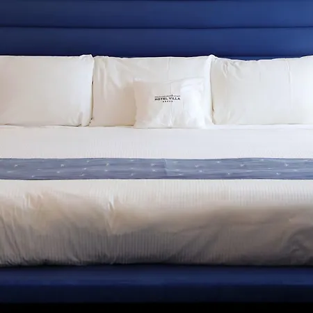 Hotel Villa מלון